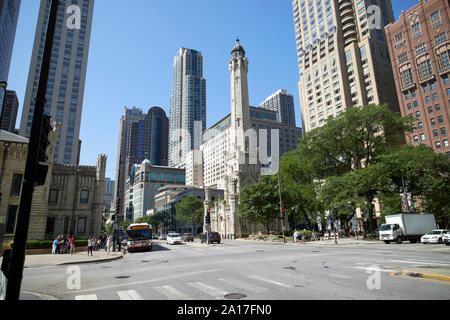 Suche entlang der North Michigan Avenue Magnificent Mile vom Water Tower Place Chicago Illinois Vereinigte Staaten von Amerika Stockfoto