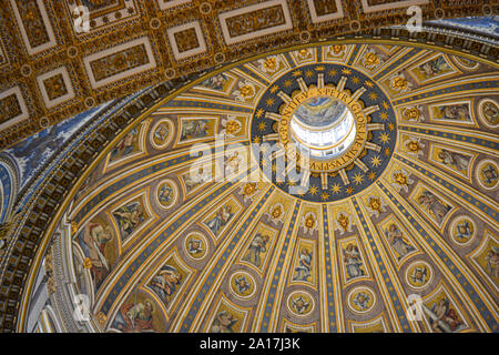 Dome in der Basilika St. Pietro Stockfoto