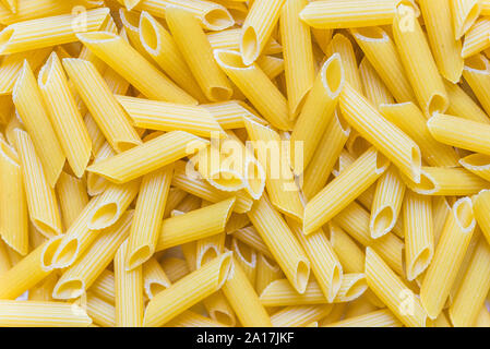 Bunte essen Hintergrund der Penne Rigate Pasta. Stockfoto