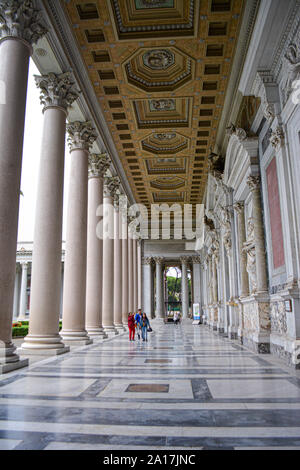 Basilika St. Paul vor den Mauern (Basilika Papale di San Paolo fuori le Mura) - ist eine der vier Patriarchalbasiliken in Rom, Italien. Stockfoto