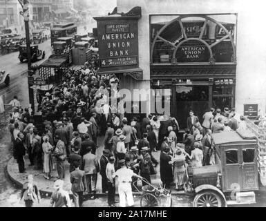 Masse an der New Yorker American Union Bank bei einem Bank Run früh in der Großen Depression, der Crash an der Wall Street von 1929, auch als te Börsencrash 1929 oder den großen Crash bekannt, war ein großer Börsenkrach, dass Ende Oktober 1929 aufgetreten. Stockfoto