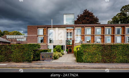 Fitzwilliam College der Universität Cambridge aka Fitz. Haupteingang und Porters' Lodge, die Geschichte Weg Cambridge. Est.1966 (1869 als Kollegialorgan) Stockfoto