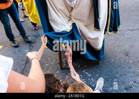 Barcelona, Spanien. 24 Sep, 2019. "Cavalcada de la Mercè',?? Eine der Höhepunkt der traditionellen Kultur der Mercé Festlichkeiten, ist die große Parade der Riesen und große Köpfe, die sich im Zentrum der Stadt Barcelona stattfindet. Dieser Parade beginnt um 18 Uhr in der Calle Pelai Straße in der Nähe der Plaza Catalunya, La Rambla, dann unten auf der Ferran Straße biegen Sie an der Plaça de Sant Jaume zu beenden. (Foto von Francisco Jose Pelay/Pacific Press) Quelle: Pacific Press Agency/Alamy leben Nachrichten Stockfoto