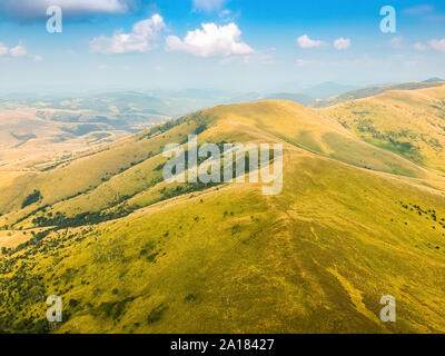 Luftaufnahme von Berg in der Nähe von Cuker Zlatibor in Serbien Stockfoto