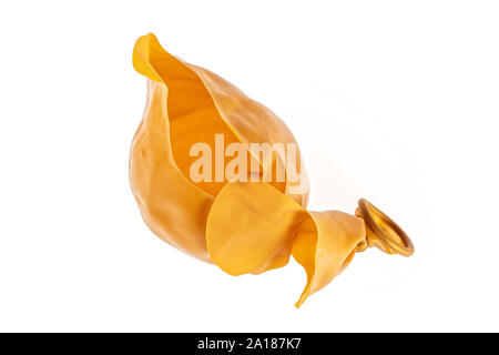 Eine ganze orange Latex Ballon flatlay Pastell auf weißem Hintergrund Stockfoto