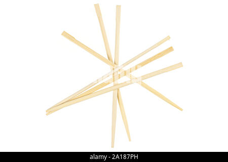 Menge ganz leichte asiatische braun Essstäbchen flatlay auf weißem Hintergrund Stockfoto