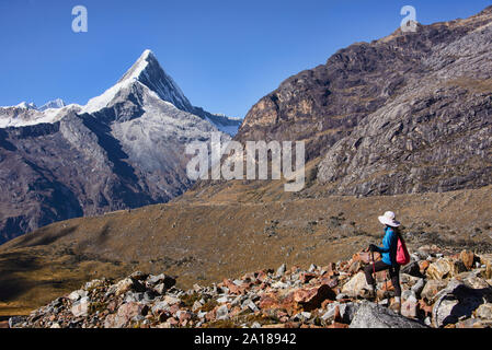 Artesonraju, die Gipfel, die Paramount Pictures logo inspiriert, Santa Cruz Trek, Cordillera Blanca, Ancash, Peru Stockfoto