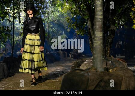 Paris, Frankreich. 24 Sep, 2019. DIOR SS 20 Start- und Landebahn bei der Paris Fashion Week - Paris, Frankreich 24/09/2019 | Verwendung der weltweiten Kredit: dpa/Alamy leben Nachrichten Stockfoto