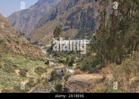 Ansicht des ländlichen Dorf Huayllapa in der Cordillera Huayhuash, Ancash, Peru Stockfoto