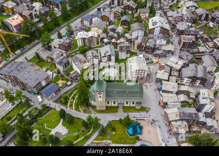 Luftaufnahme der Dörfer und Häuser in Zermatt Tal Stockfoto