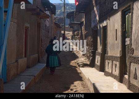 Ländliche Szene im Dorf Huayllapa in der Cordillera Huayhuash, Ancash, Peru Stockfoto