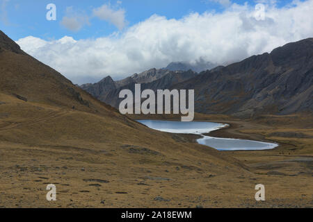 Anzeigen von Laguna Susucocha aus Tapush Punta in der Cordillera Huayhuash, Ancash, Peru Stockfoto