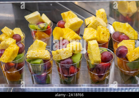 Frisch und lecker Obst Schale für Verkauf an Dessert store Stockfoto