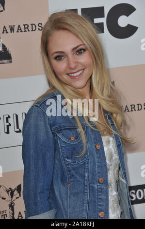 LOS ANGELES, Ca. Februar 26, 2011: AnnaSophia Robb an den 2011 Film Independent Spirit Awards am Strand in Santa Monica, CA. © 2011 Paul Smith/Featureflash Stockfoto