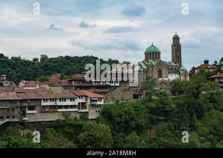 Veliko Tarnovo, Bulgarien - 8 Mai, 2019: Kathedrale von rozhdestvo Bogorodichno (Geburt der Jungfrau) in der Altstadt von Veliko Tarnovo in Bulgarien. Stockfoto