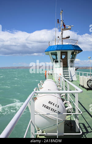 LAGO GENERAL CARRERA, CHILE - 20. FEBRUAR 2016: Cockpit einer Fähre auf dem Weg von Puerto Ibanez nach Chile Chico am Lago General Carrera See, Chile Stockfoto