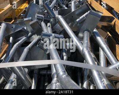 Verchromt Schalung für Metallrohre in die Box auf der im Lager. Stockfoto