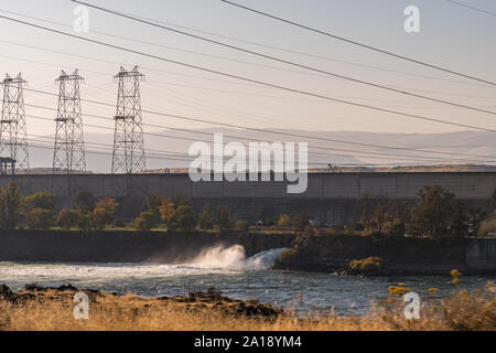 Seitliche abflußkanal von The Dalles Dam auf dem Columbia River Stockfoto