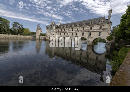 Europa Frankreich Chenonceaux: 2019-07 Schloss Chenonceau ist eine Struktur, die den Fluss Cher, in der Nähe des kleinen Dorfes von Chenonceaux im Ind Stockfoto