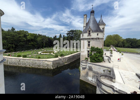 Europa Frankreich Chenonceaux: 2019-07 die berühmten Gärten von Katharina von Medici ab Schloss Chenonceau gesehen. Stockfoto