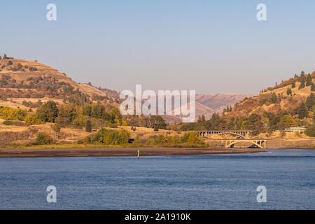 Brücken über den Mund Der klickitat River in den Columbia River neben Lyle, Washington Stockfoto