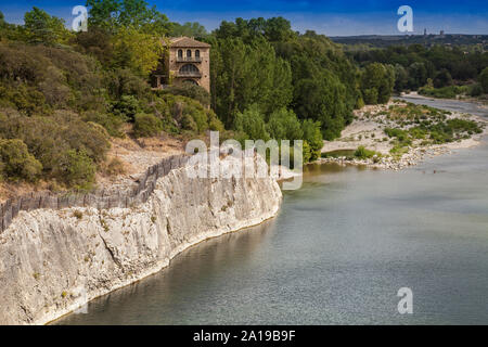 Blick von der Pont du Gard in den Fluss Gardon, Languedoc-Roussillon, Südfrankreich, Frankreich, Europa Stockfoto