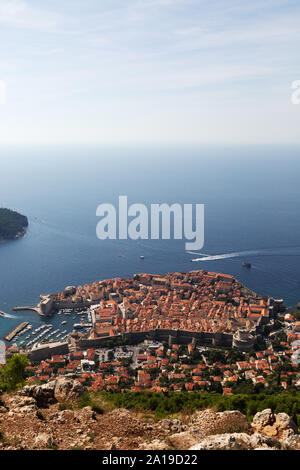 Dubrovnik Berg Srd - Blick vom Panorama Sicht auf die Altstadt von Dubrovnik suchen, der Dalmatinischen Küste und die Adria, Dubrovnik Kroatien Stockfoto