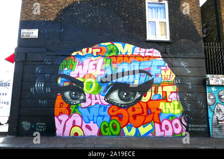 Street Art feiert das verstorbene Amy Winehouse in Camden Town, North London. Stockfoto