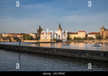 Prague Old Town Waterfront Architektur über die Moldau gesehen, Prag, Tschechische Republik Stockfoto