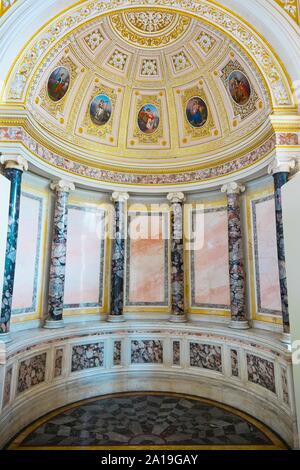 St. Petersburg, Russland - Juli 7, 2019: Innenräume der Eremitage, verzierte Nische Stockfoto