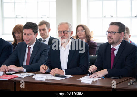 Der Führer der Jeremy Corbyn hält einen Schatten Kabinettssitzung in Westminster, London, nachdem die Richter am Obersten Gerichtshof, dass Premierminister Boris Johnson's Beratung der Königin Parlament für fünf Wochen auszusetzen, ungesetzlich war. hoto. Bild Datum: Mittwoch, September 25, 2019. Siehe PA Geschichte Politik Brexit. Photo Credit: Victoria Jones/PA-Kabel Stockfoto