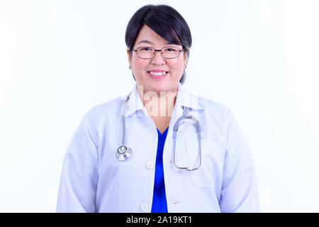 Angesichts der glücklichen Übergewicht asiatische Frau Doktor lächelnd Stockfoto
