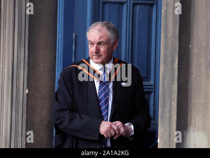 Reverend Stuart D MacQuarrie, Rangers FC Kaplan kommt für die Beerdigung der Ehemalige Förster footballer Fernando Ricksen am Wellington Kirche, Glasgow. Stockfoto