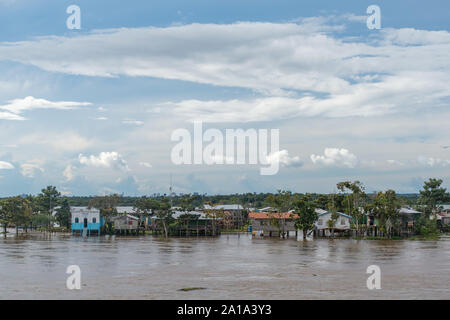 Obersations auf eine zweitägige Bootsfahrt von Manaus Tefé, Rio Solimoes, Amazonas, Amazonas, Brasilien, Lateinamerika Stockfoto