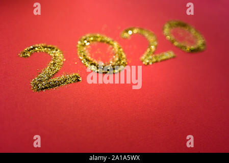 Neues Jahr rot und funkelnden glitter Hintergrund mit 2020 Nummer Stockfoto