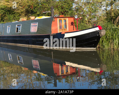 Canal Bootsurlaub auf Kennet und Avon Kanal von Badewanne Boatyard Stockfoto