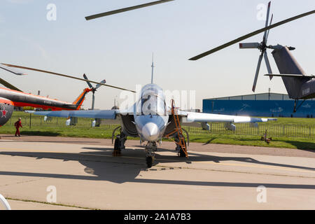 29. AUGUST 2019 Moskau, Russland: Draußen Ausstellung von militärischen Flugzeugen - russische Raumfahrt Kräfte - Jet Fighter. Mitte der Schuß Stockfoto