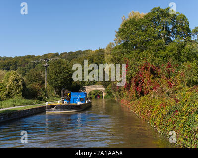 Canal Bootsurlaub auf Kennet und Avon Kanal von Badewanne Boatyard Stockfoto