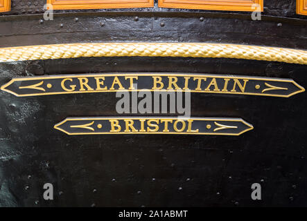 Typenschild/Name Board auf dem Stern hinten/Rückseite der SS Great Britain, Bügeleisen Schiff von Isambard Kingdom Brunel im Trockendock, Dockyard Museum in Bristol. Großbritannien (109) Stockfoto