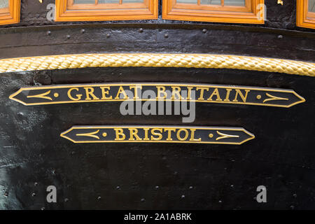 Typenschild/Name Board auf dem Stern hinten/Rückseite der SS Great Britain, Bügeleisen Schiff von Isambard Kingdom Brunel im Trockendock, Dockyard Museum in Bristol. Großbritannien (109) Stockfoto