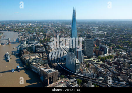 Der Shard und London Bridge als aus der Luft mit der Themse gesehen Stockfoto