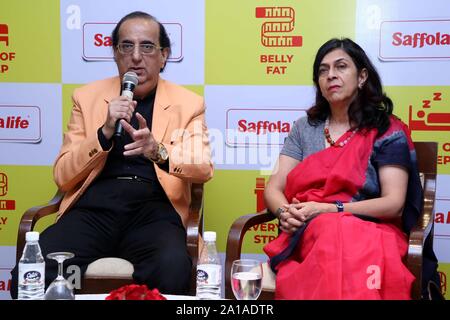 New Delhi, Indien. 25 Sep, 2019. Dr. H K Chhpora Kardiologe, Neelanjana SinghNutritionist während der Produkteinführung saffolalife Studie. (Foto von Jyoti Kapoor/Pacific Press) Quelle: Pacific Press Agency/Alamy leben Nachrichten Stockfoto