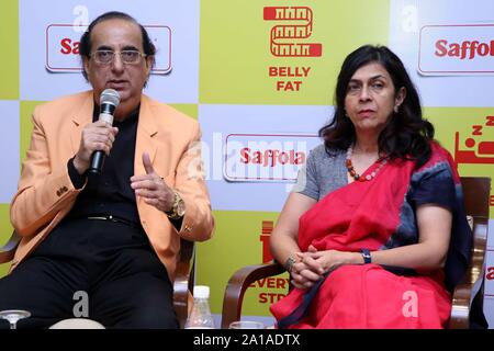 New Delhi, Indien. 25 Sep, 2019. Dr. H K Chhpora Kardiologe, Neelanjana SinghNutritionist während der Produkteinführung saffolalife Studie. (Foto von Jyoti Kapoor/Pacific Press) Quelle: Pacific Press Agency/Alamy leben Nachrichten Stockfoto