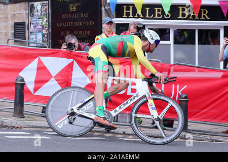 Harrogate, Großbritannien. 25 Sep, 2019. HARROGATE, 25-09-2019, Radfahren, WK WIELRENNEN, Weltmeisterschaften, tijdrit, Elite Männer, Ramunas Navardauskas ist der Erste von den Herren Elite das Zeitfahren Kredit zu starten: Pro Schüsse/Alamy leben Nachrichten Stockfoto