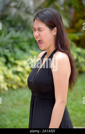 Eine attraktive Filipina Frauen schreien Stockfoto