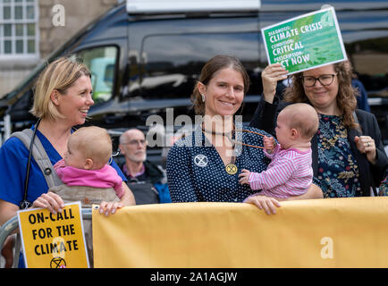 London UK 25 Sept. 2019 Ärzte für Aussterben Rebellion Demonstration auf dem College Green London UK Credit Ian DavidsonAlamy leben Nachrichten Stockfoto