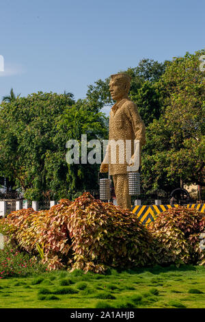 08 Jun 2017 Dabbawalas Eine Kunst in Form einer Statue Tribute zahlen zu den Dabbawalas (Tiffin Träger) von Mumbai, Maharashtra Indien Stockfoto