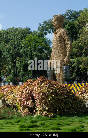 08 Jun 2017 Dabbawalas Eine Kunst in Form einer Statue Tribute zahlen zu den Dabbawalas (Tiffin Träger) von Mumbai, Maharashtra Indien Stockfoto