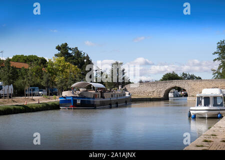 Canal du Midi in Capestang, Occitane, Frankreich Stockfoto