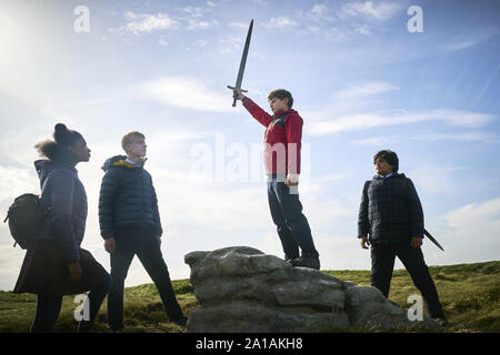 Das Kind, das König sein würde, ist ein 2019 Fantasy Abenteuer Film geschrieben und von Joe Cornish geleitet. Die britisch-amerikanische Venture, Filmstars Louis Ashbourne Serkis, Tom Taylor, Rebecca Ferguson, und Patrick Stewart. Dieses Foto ist nur für den redaktionellen Gebrauch bestimmt und unterliegen dem Copyright der Film Company und/oder der bezeichneten Fotograf durch den Film oder die Produktion Firma zugewiesen. Stockfoto